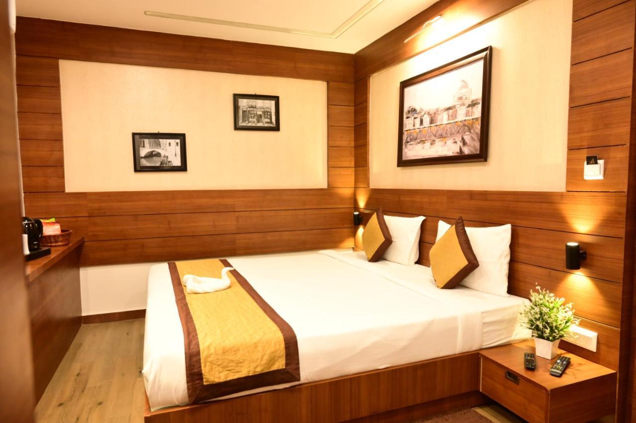Hotel Silkhouse Premier Danapur Exteriör bild