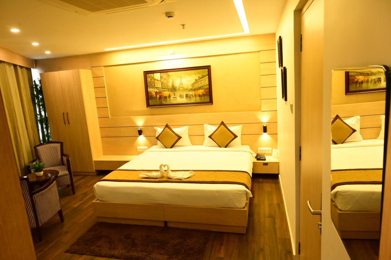 Hotel Silkhouse Premier Danapur Exteriör bild