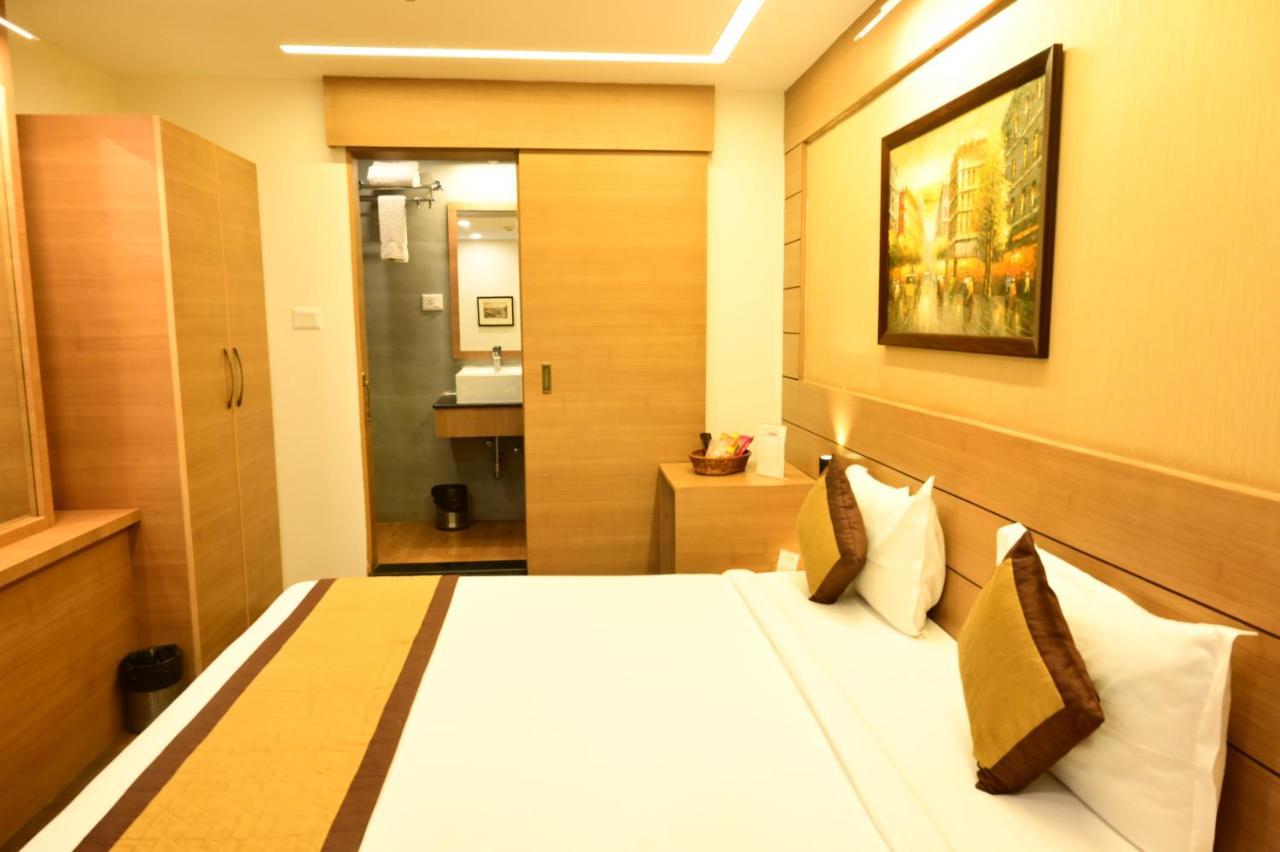 Hotel Silkhouse Premier Danapur Exteriör bild