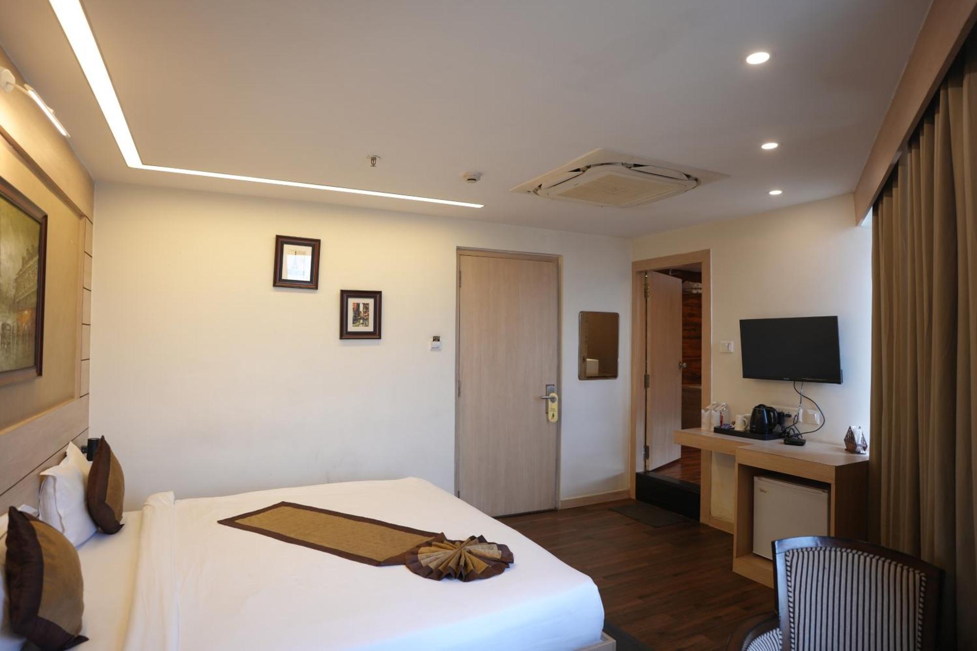 Hotel Silkhouse Premier Danapur Exteriör bild