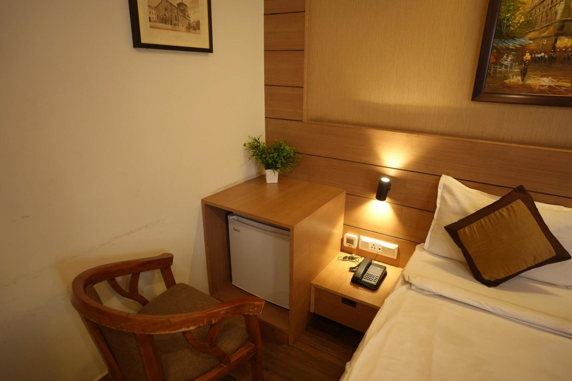 Hotel Silkhouse Premier Danapur Exteriör bild
