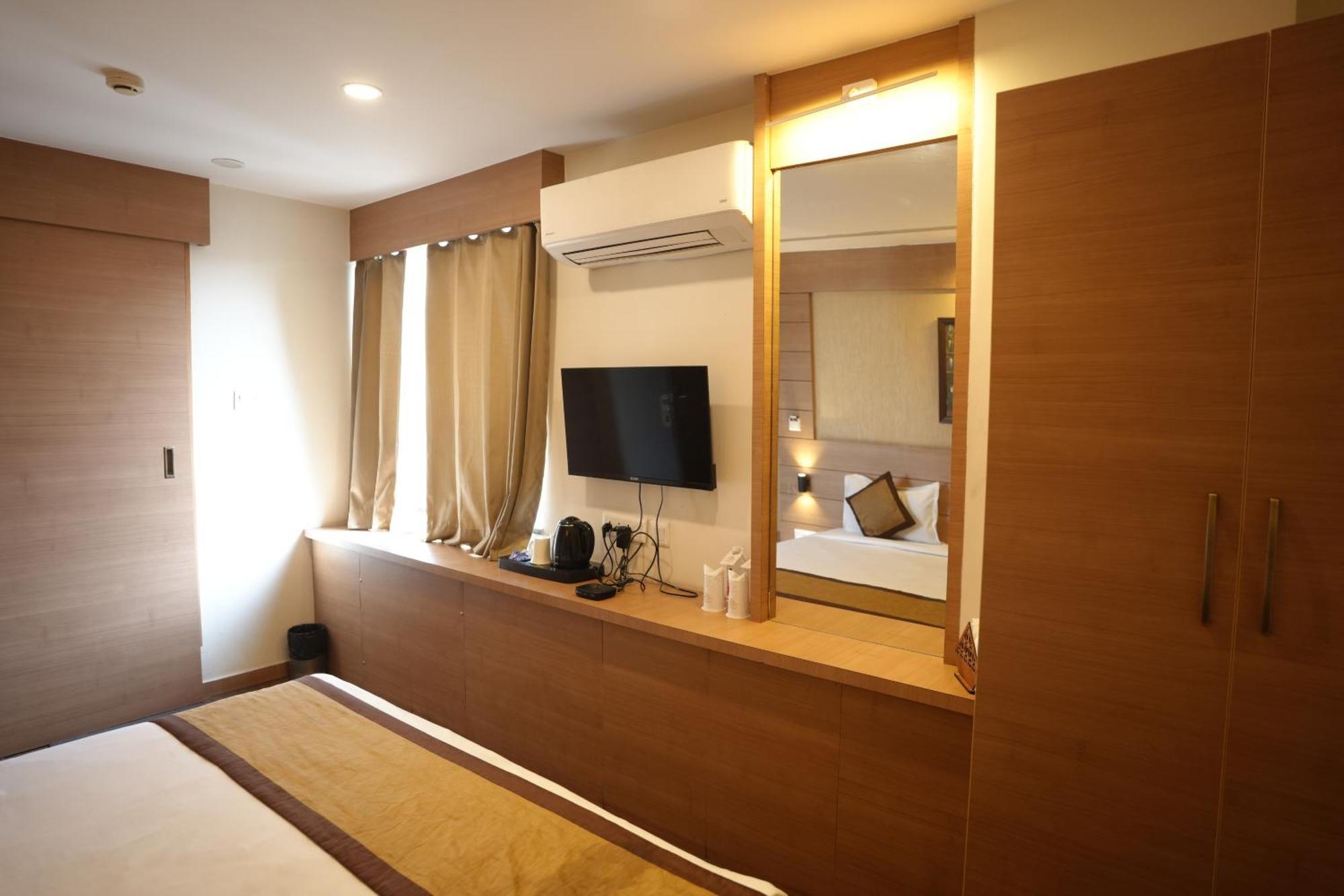 Hotel Silkhouse Premier Danapur Exteriör bild