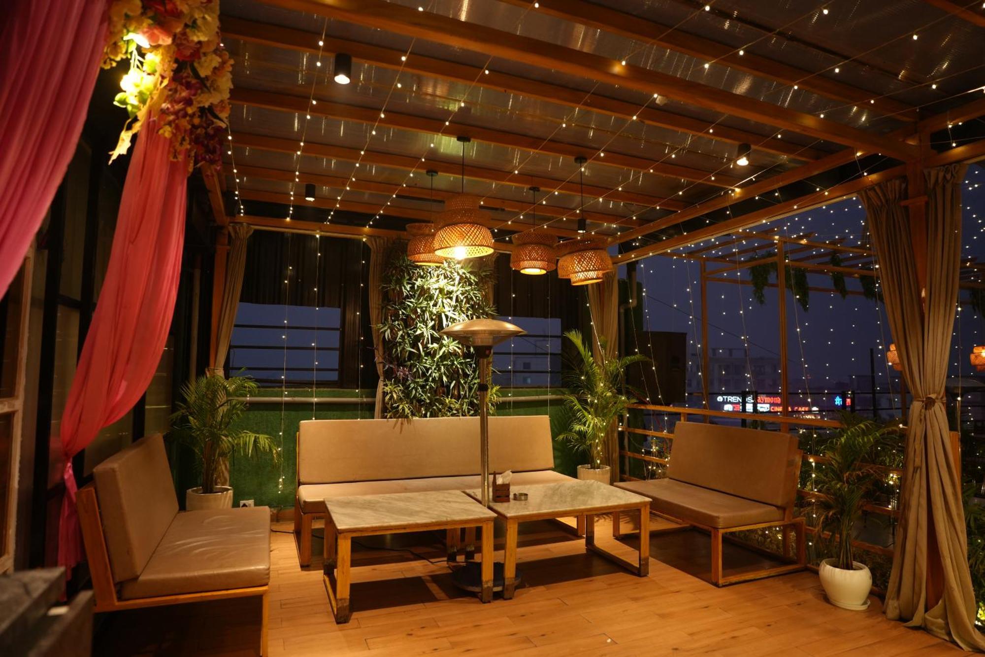 Hotel Silkhouse Premier Danapur Exteriör bild