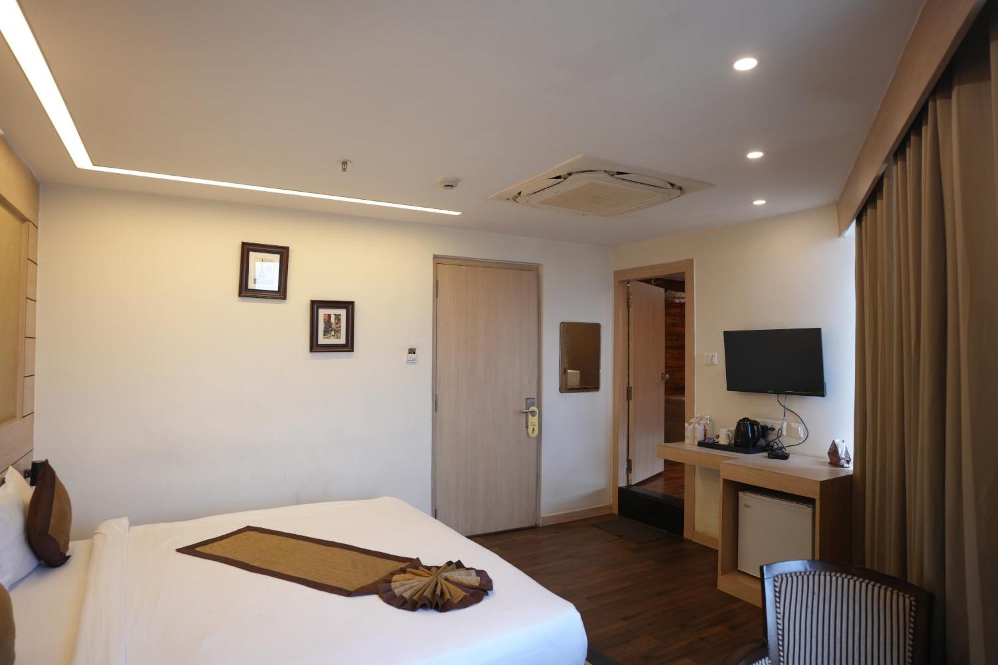 Hotel Silkhouse Premier Danapur Exteriör bild
