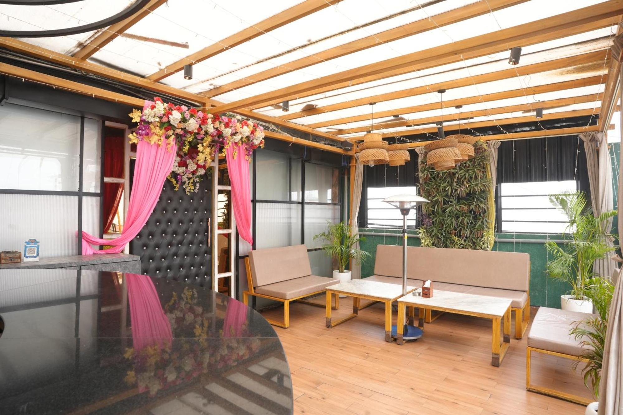 Hotel Silkhouse Premier Danapur Exteriör bild